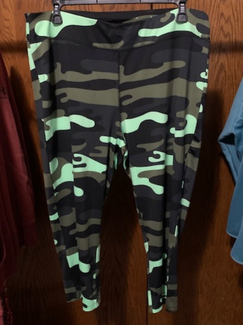 NWOT City Streets active capris